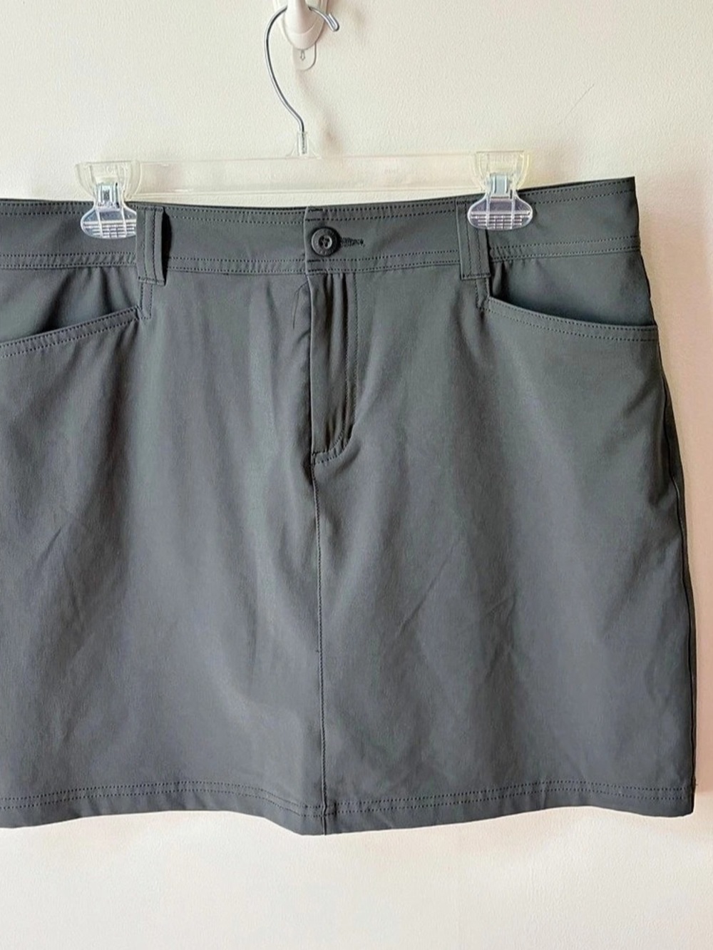 Eddie Bauer Guide Pro Skort Women's Gray Bermuda Shorts Size 10